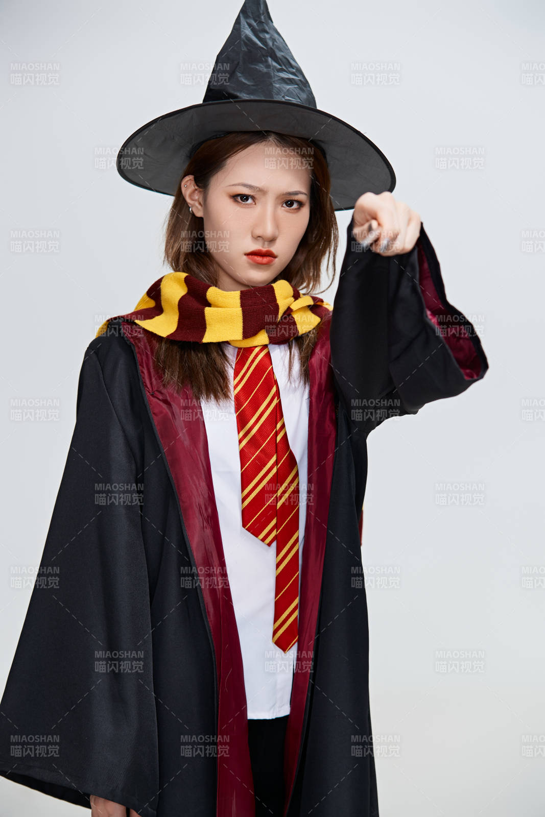 哈利波特角色扮演的亞洲美女