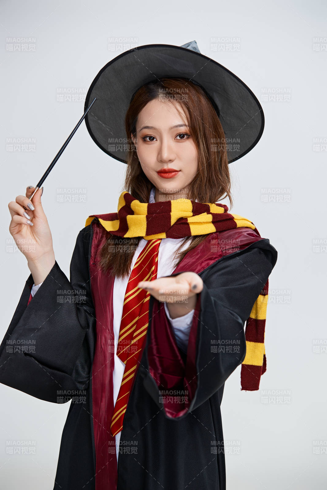 哈利波特角色扮演的亞洲美女