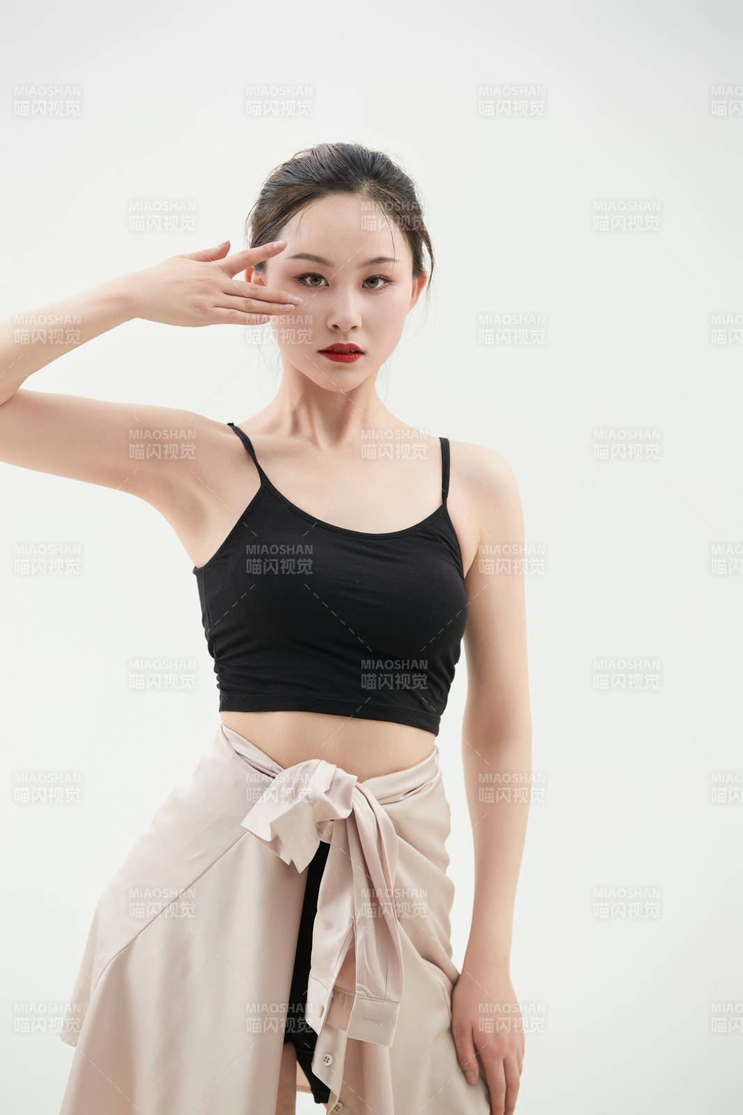 跳現(xiàn)代舞的亞洲舞蹈演員