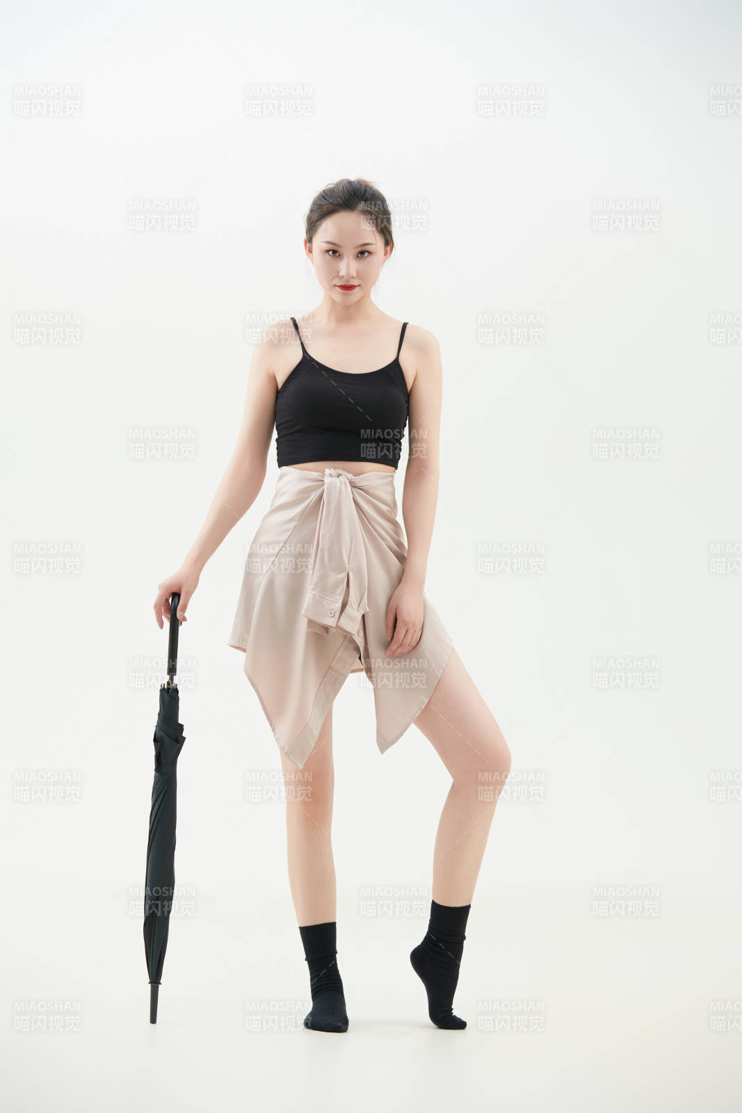 跳現代舞的亞洲舞蹈演員