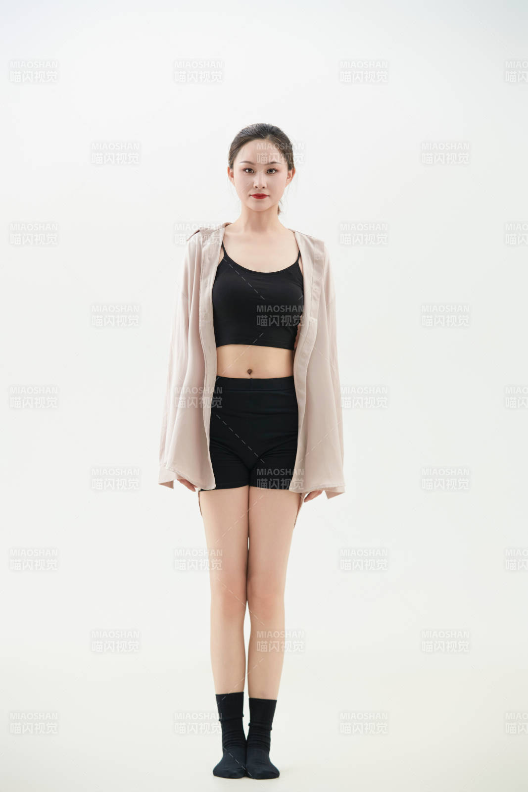 跳現代舞的亞洲舞蹈演員