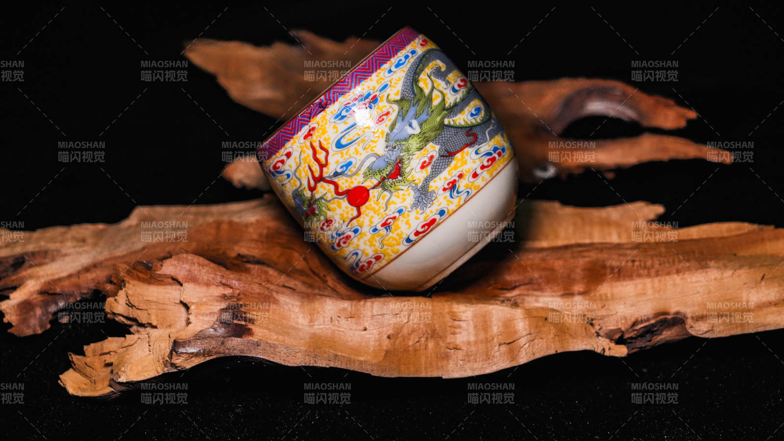 收藏彩繪龍紋瓷杯