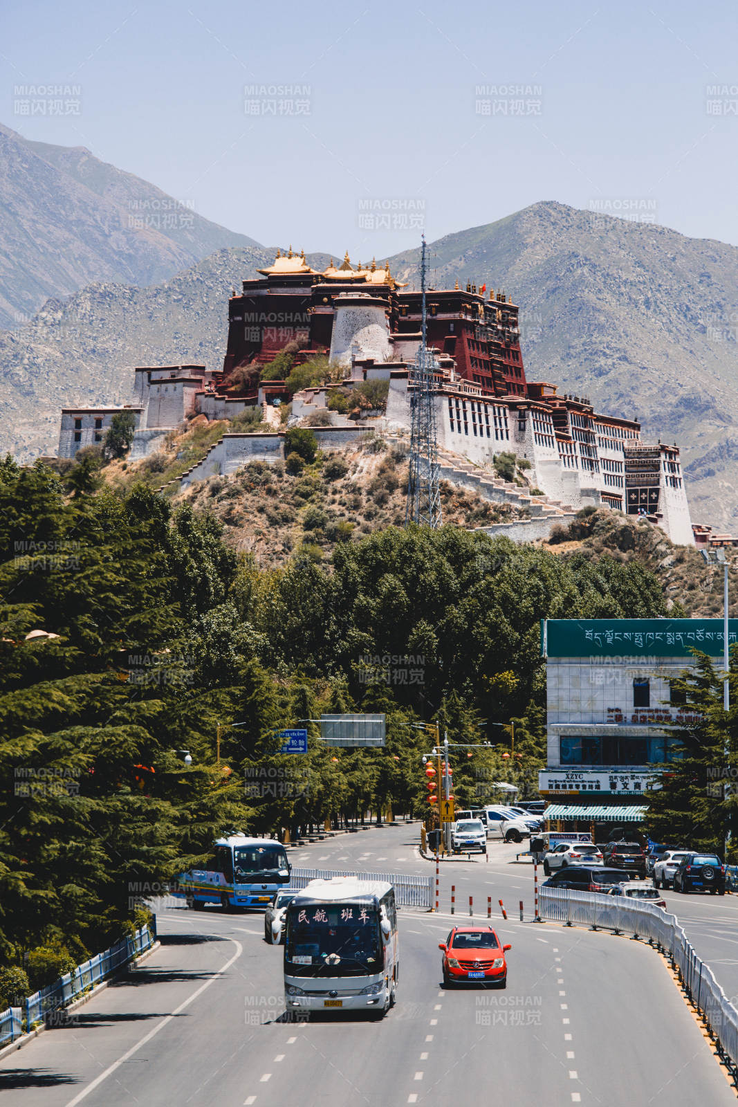 布達拉宮前的公路