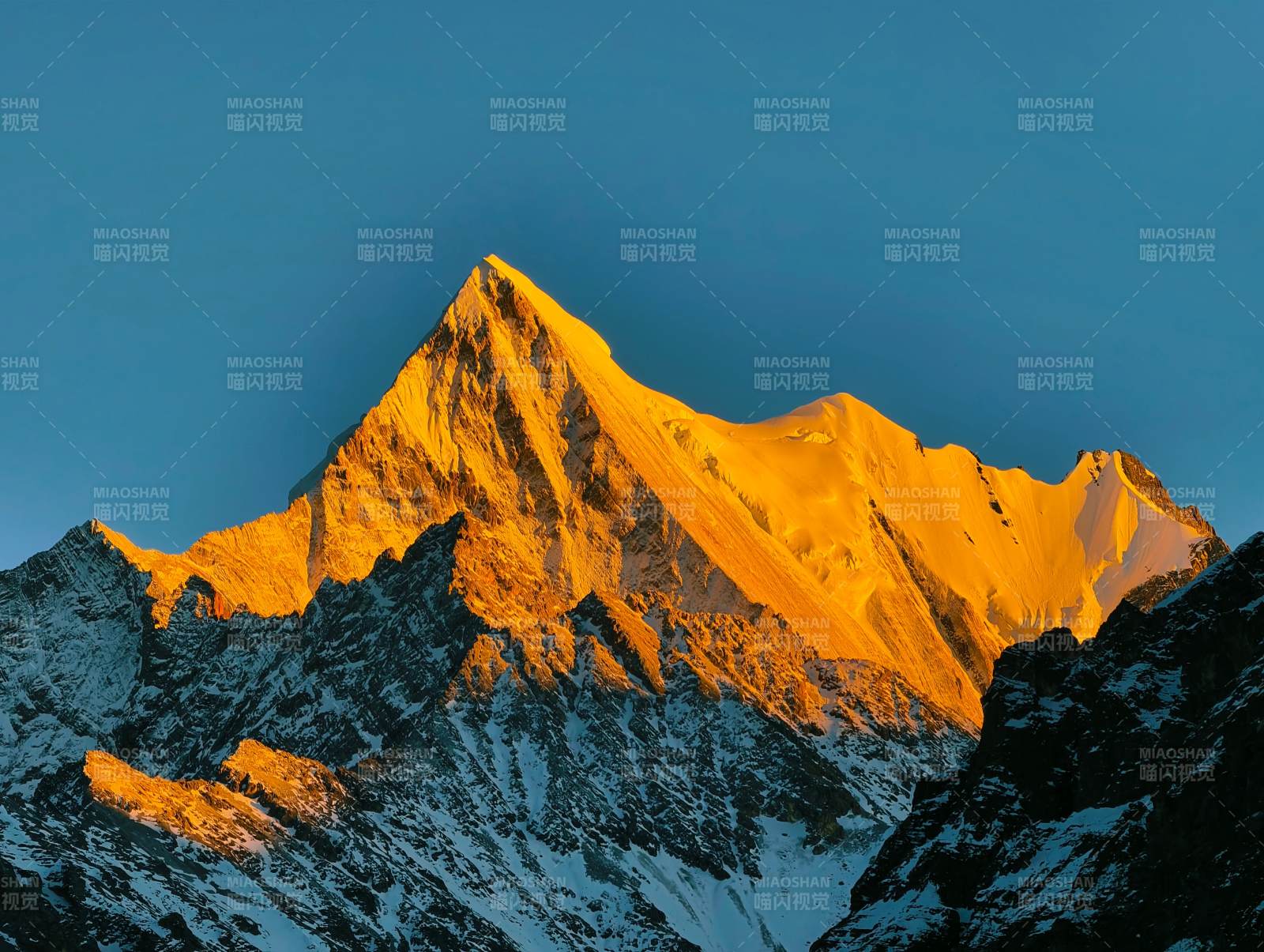日照金山 壯麗絕倫