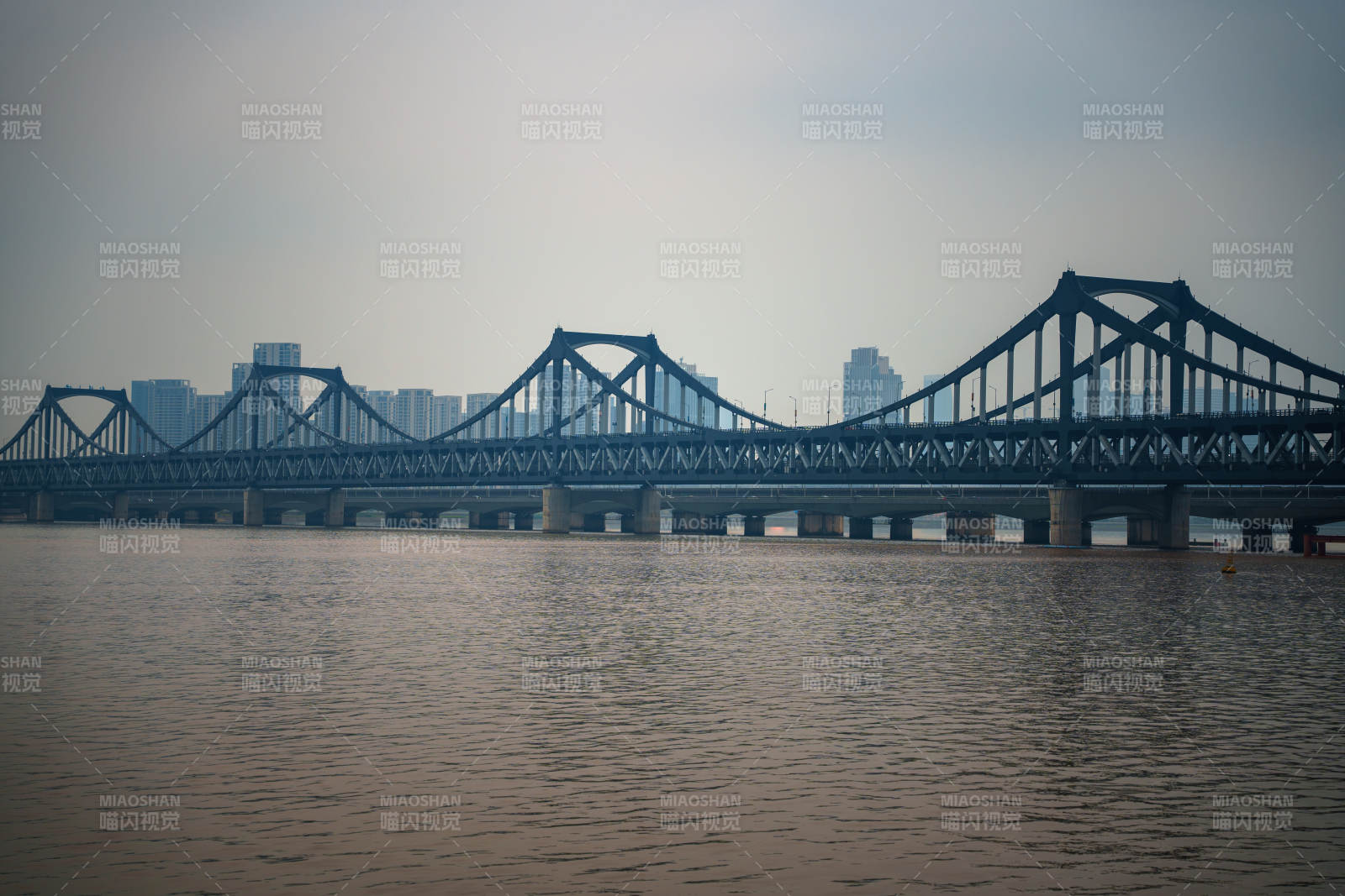 杭州彭埠大橋橫跨江面