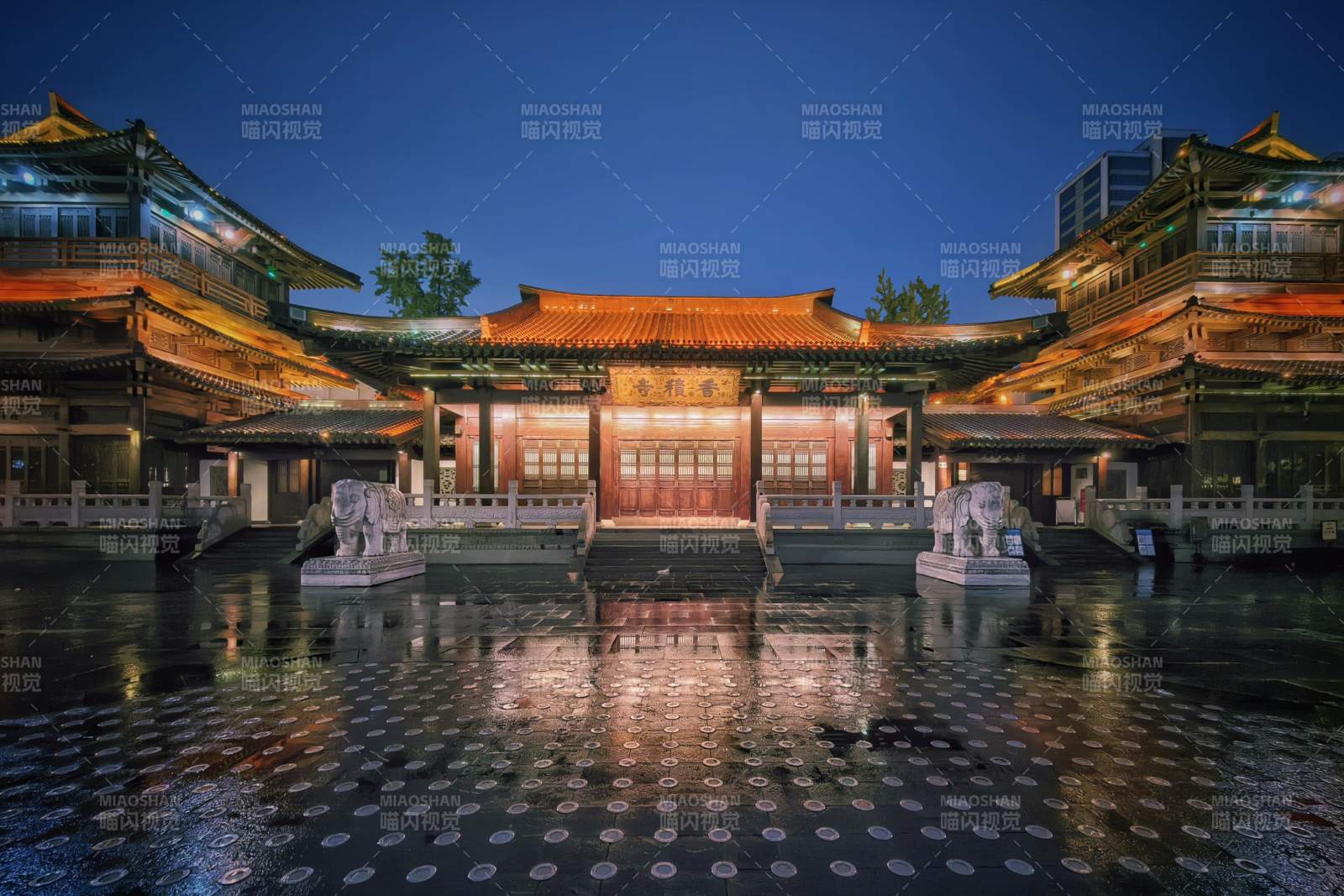 杭州香積寺夜色中的古建筑群