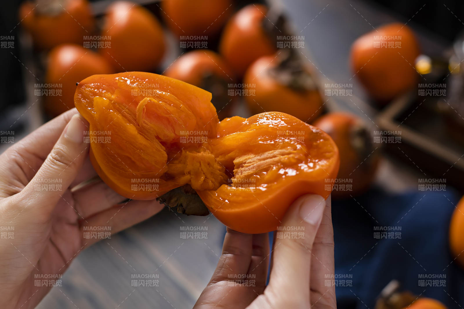 柿子掰開見橙紅