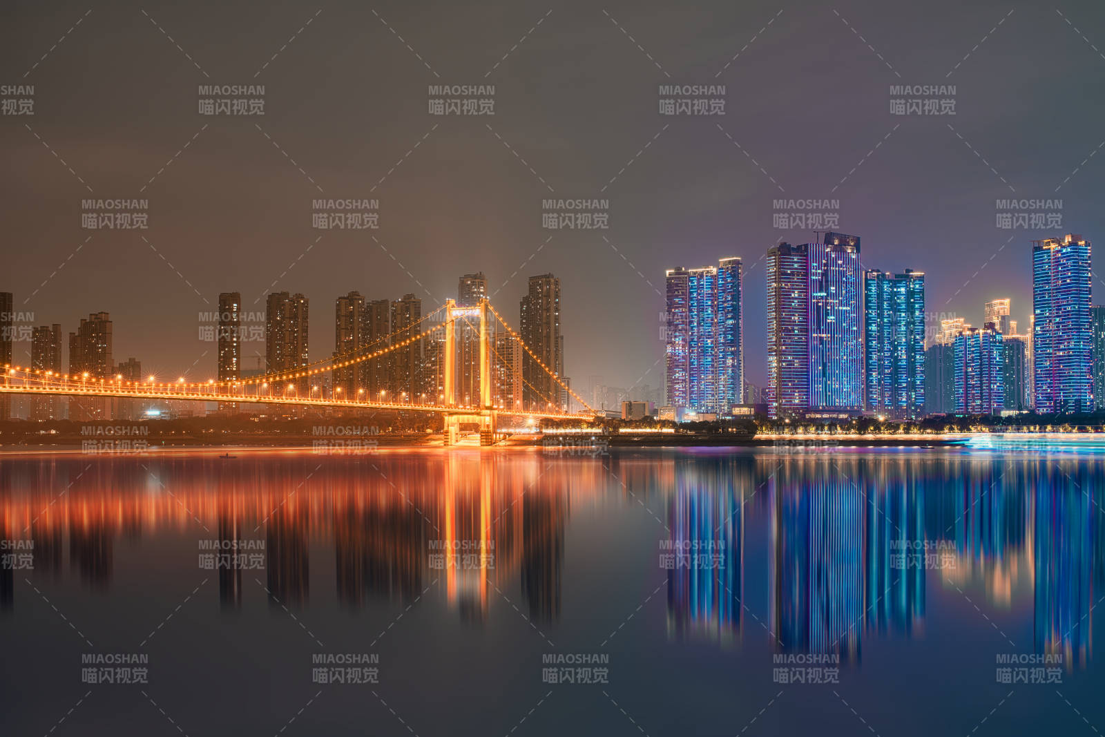 夜景城市倒影