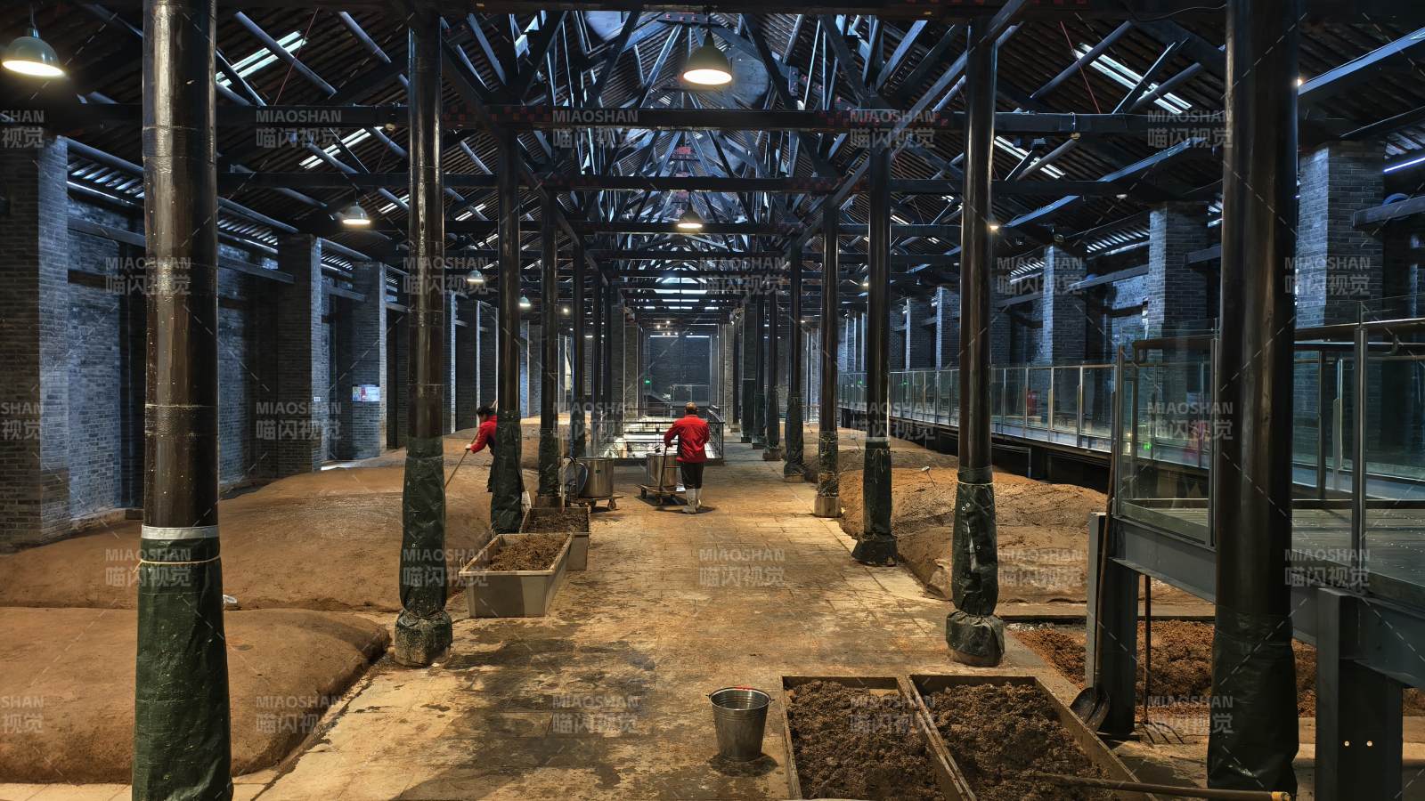 工業(yè)廠房?jī)?nèi)部景象