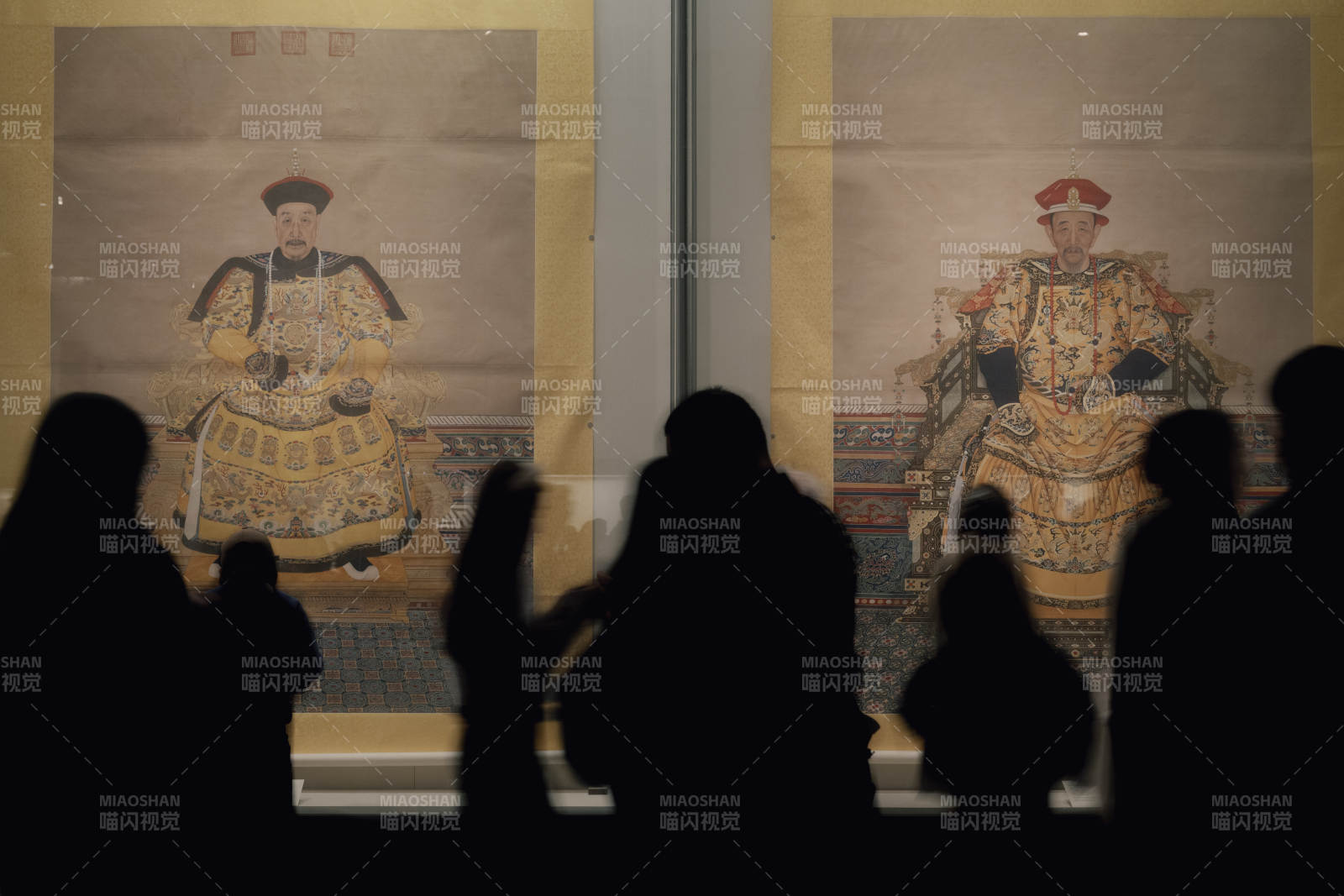 帝王畫像展觀者