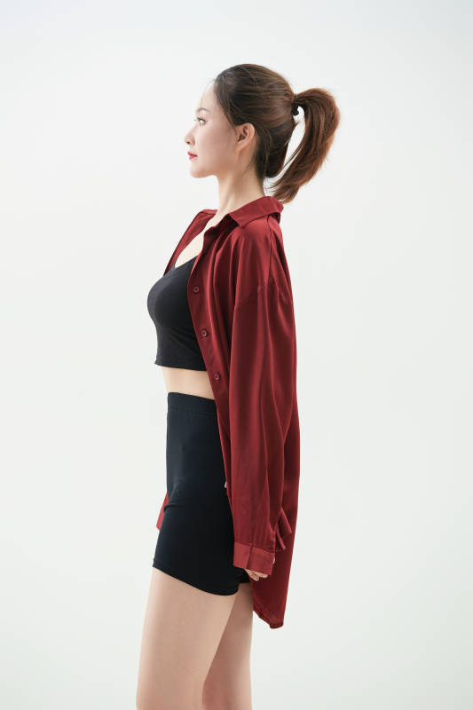 跳现代舞的亚洲舞蹈演员