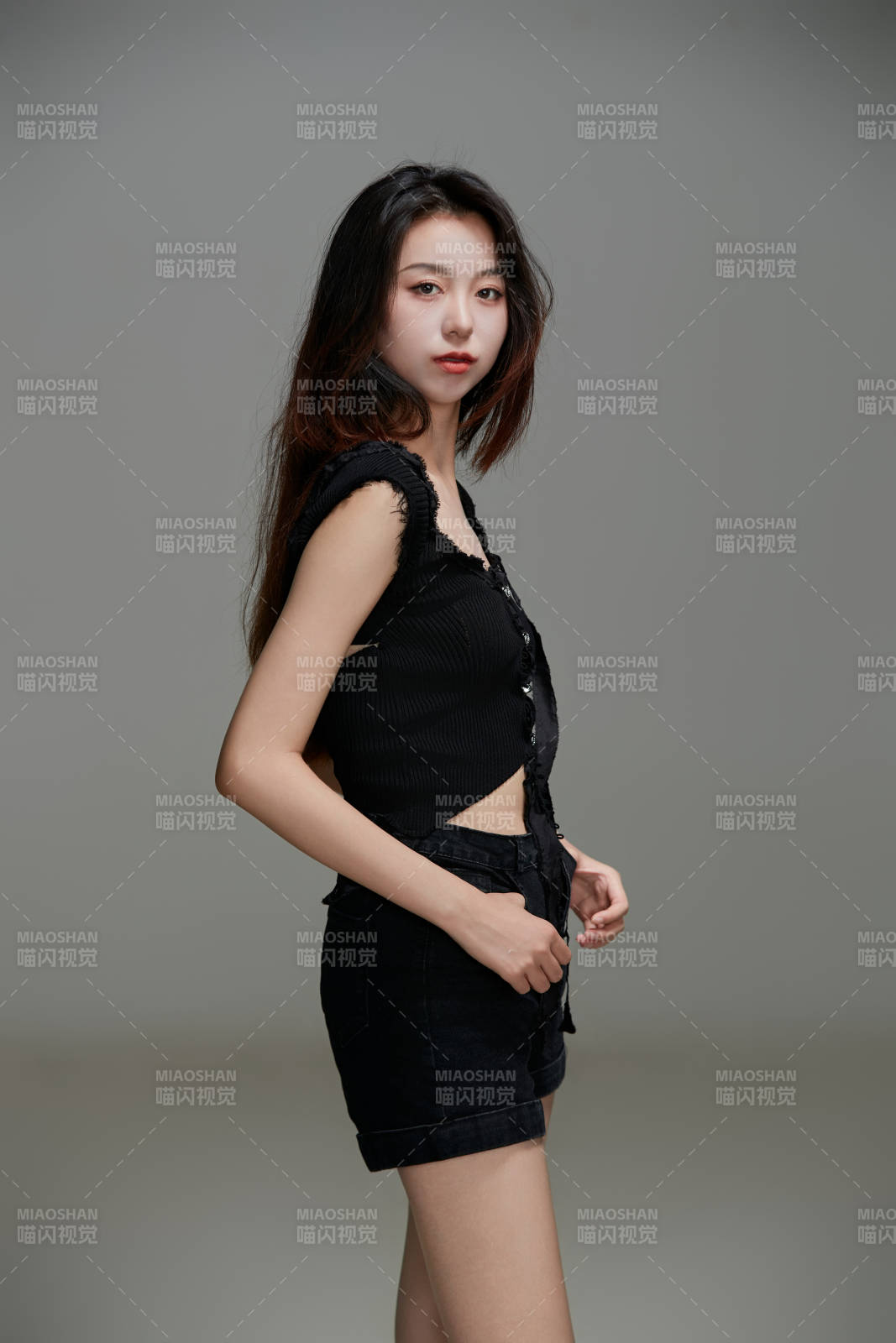 年轻活力亚洲年轻女性形象图片