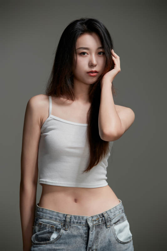 年轻活力亚洲年轻女性形象