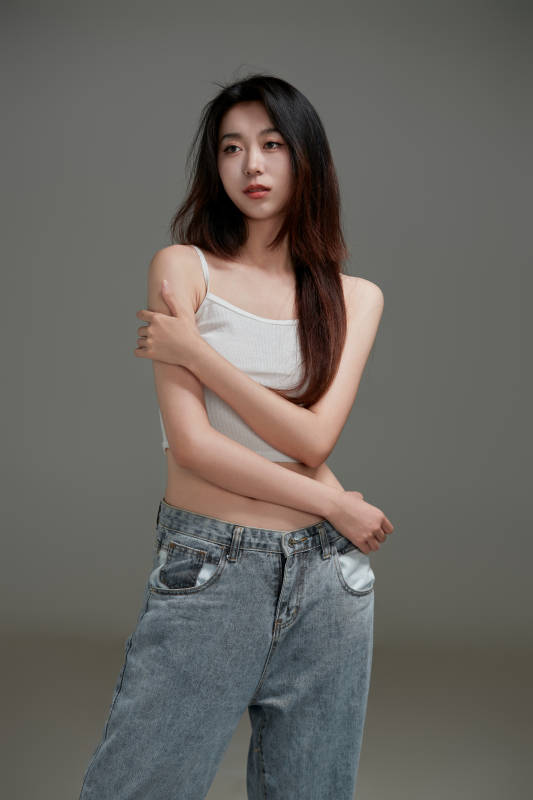 年轻活力亚洲年轻女性形象