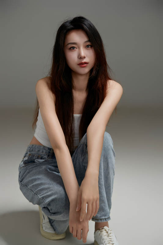 年轻活力亚洲年轻女性形象