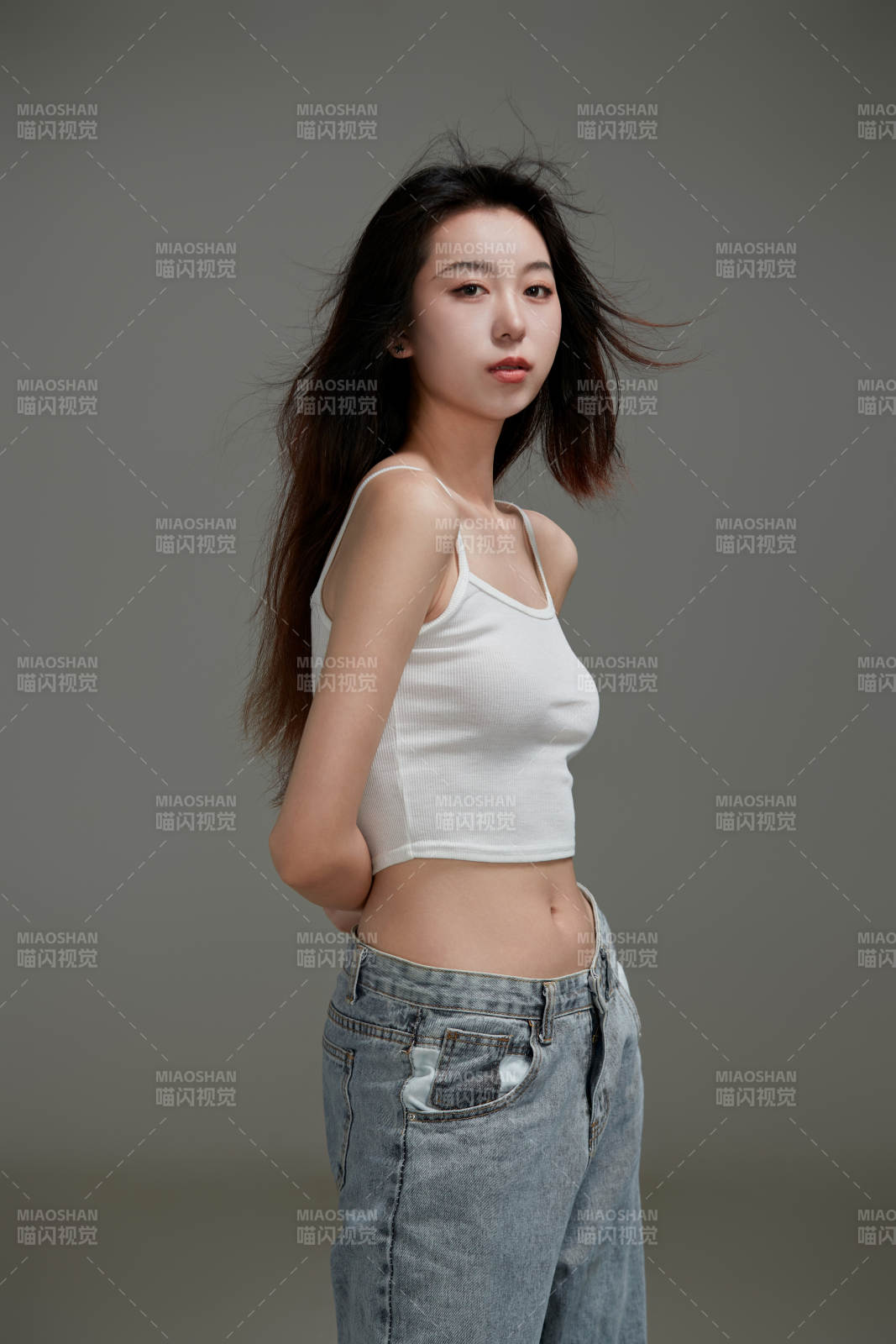 年轻活力亚洲年轻女性形象图片