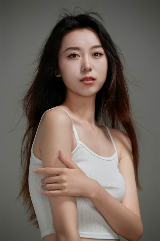 年轻活力亚洲年轻女性形象