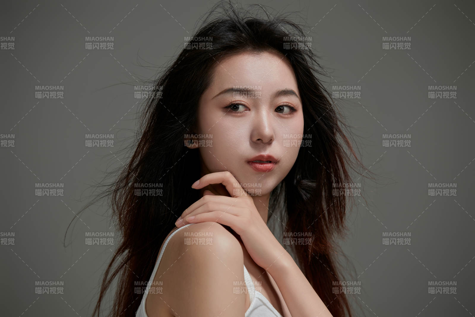 年轻活力亚洲年轻女性形象图片