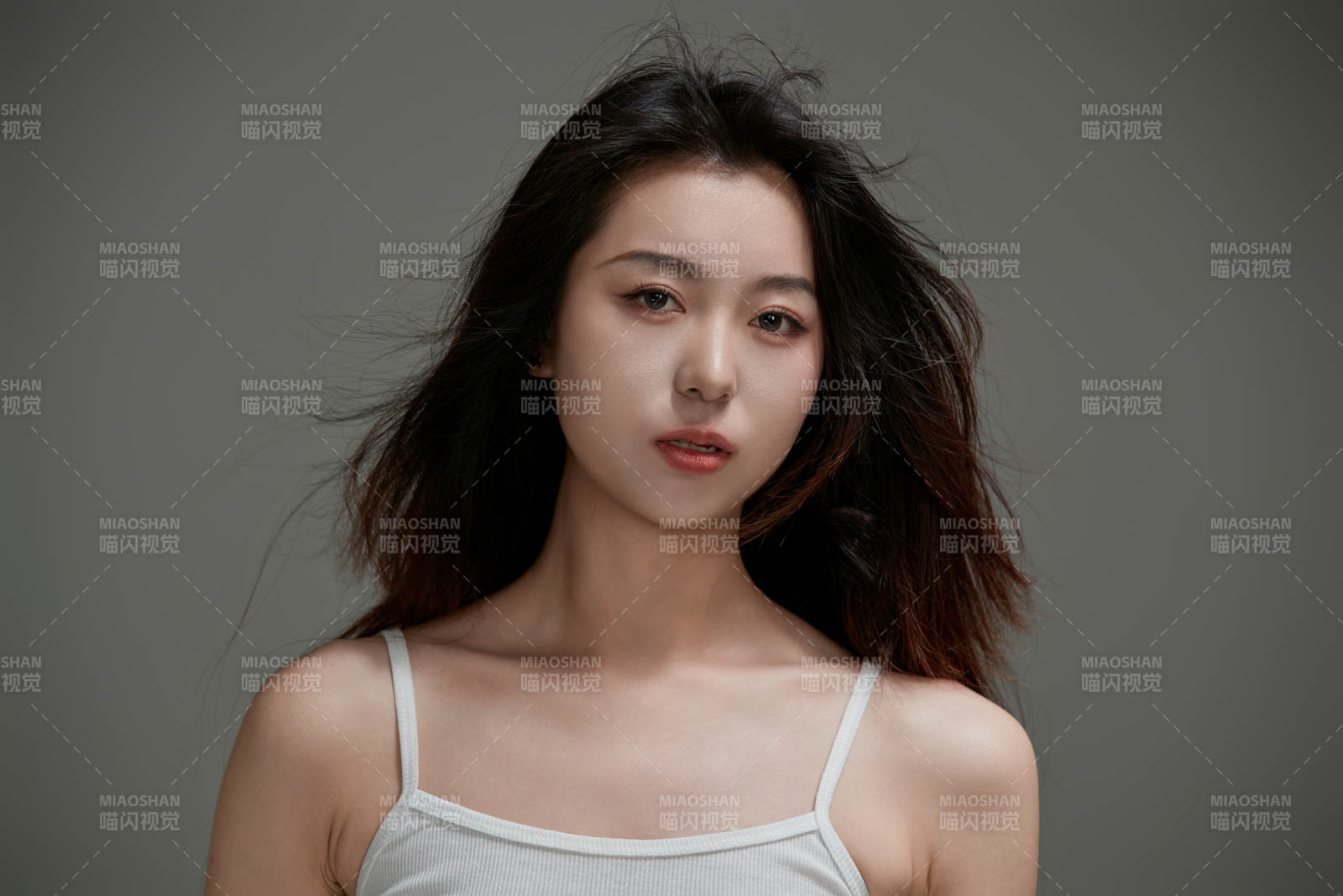 年轻活力亚洲年轻女性形象