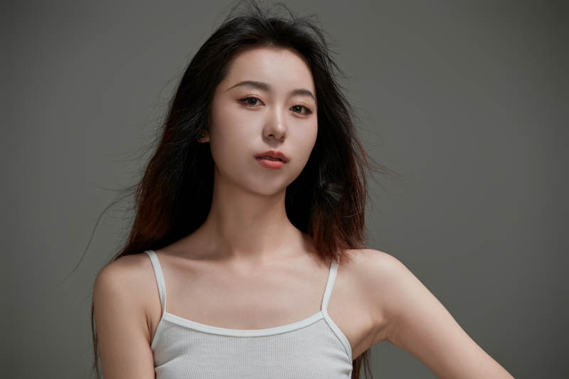 年轻活力亚洲年轻女性形象