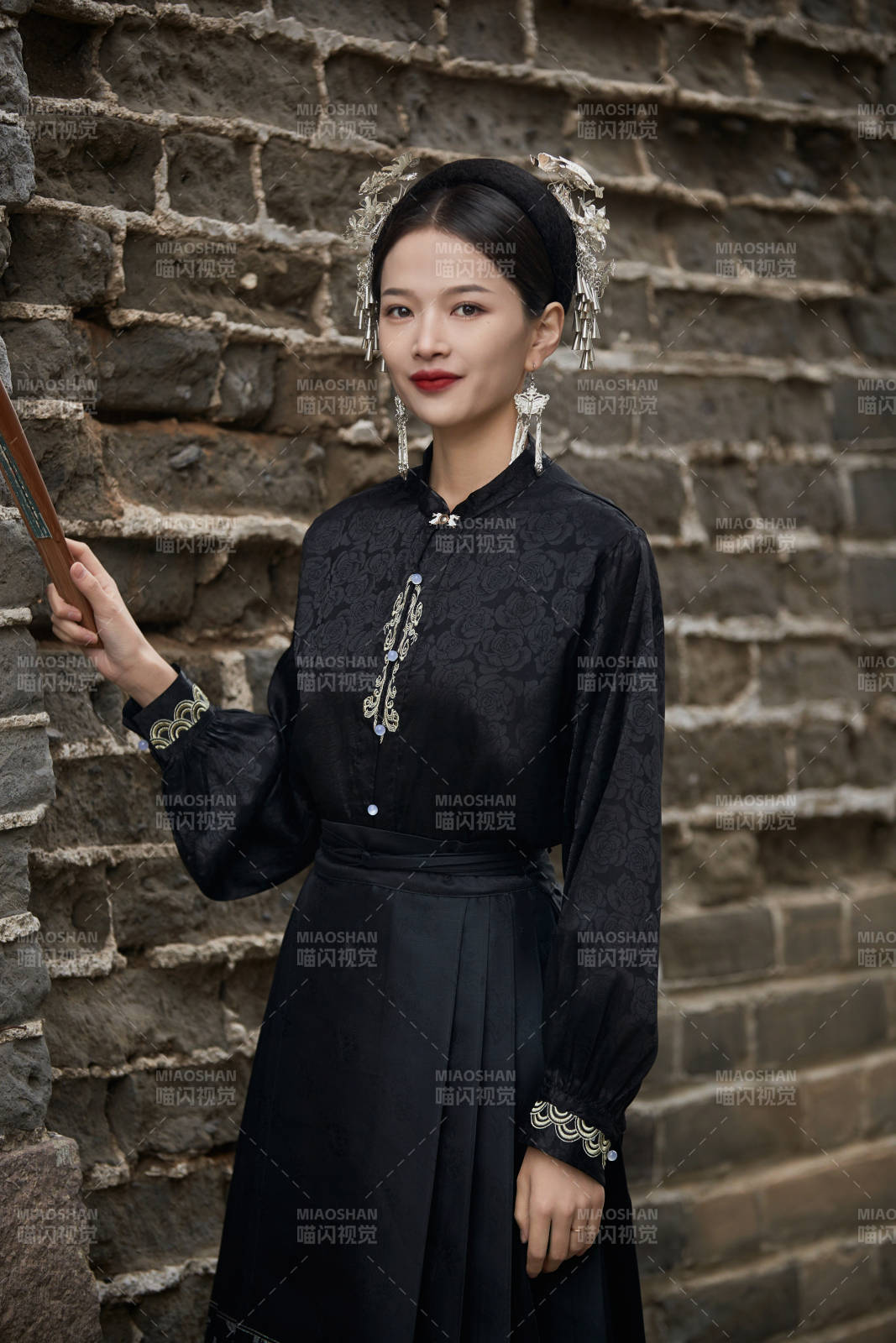 穿著中國漢族服飾馬面裙的東方女性