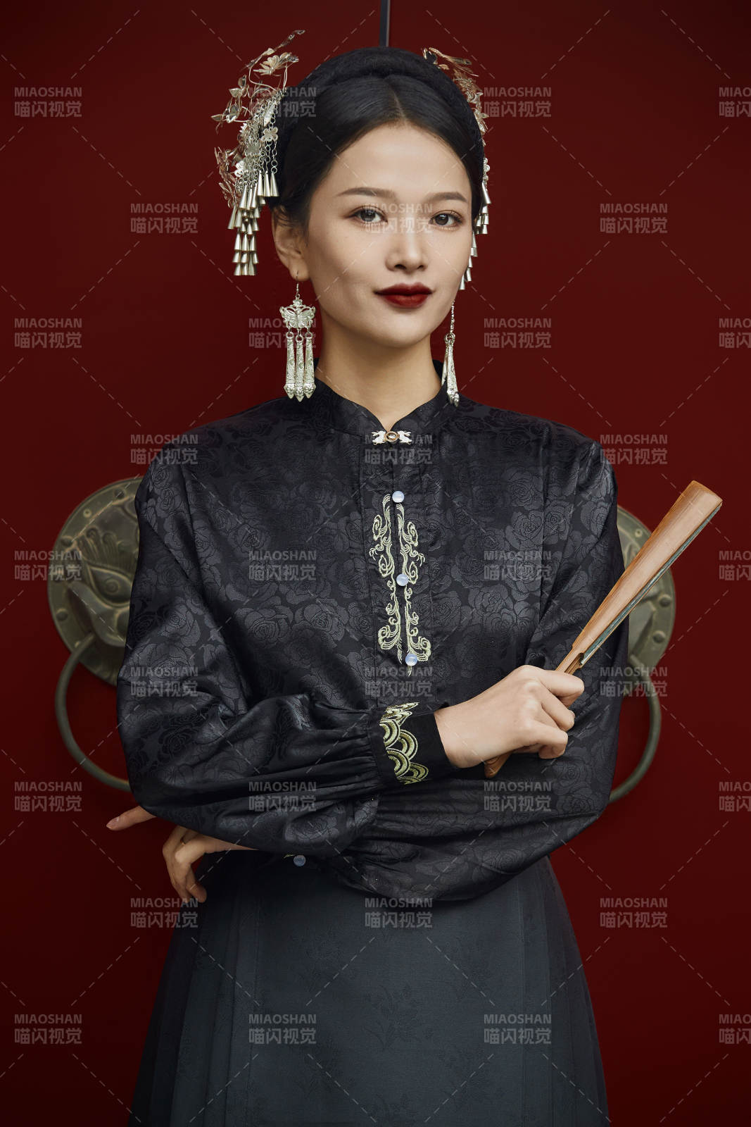 穿著中國漢族服飾馬面裙的東方女性