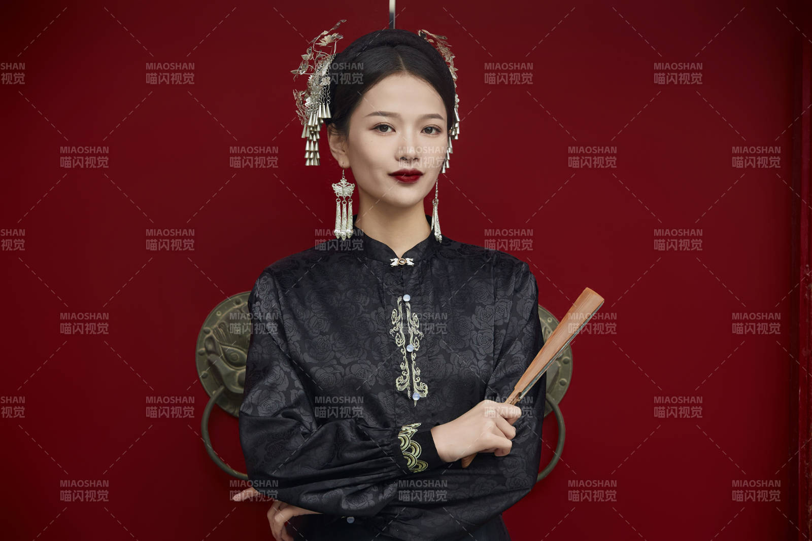 穿著中國漢族服飾馬面裙的東方女性