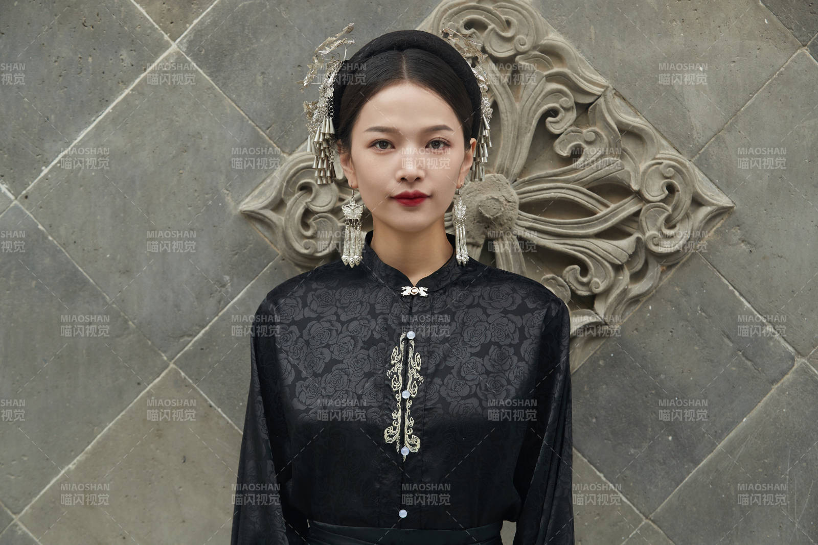 穿著中國漢族服飾馬面裙的東方女性