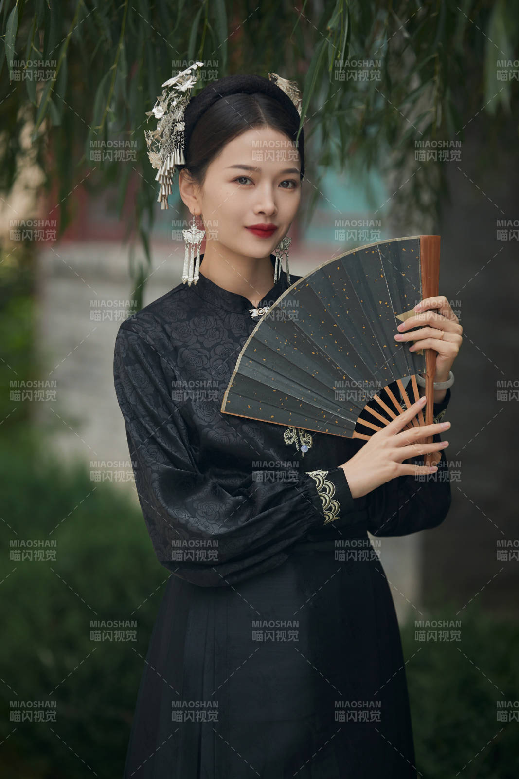 穿着中国汉族服饰马面裙的东方女性-摄影图