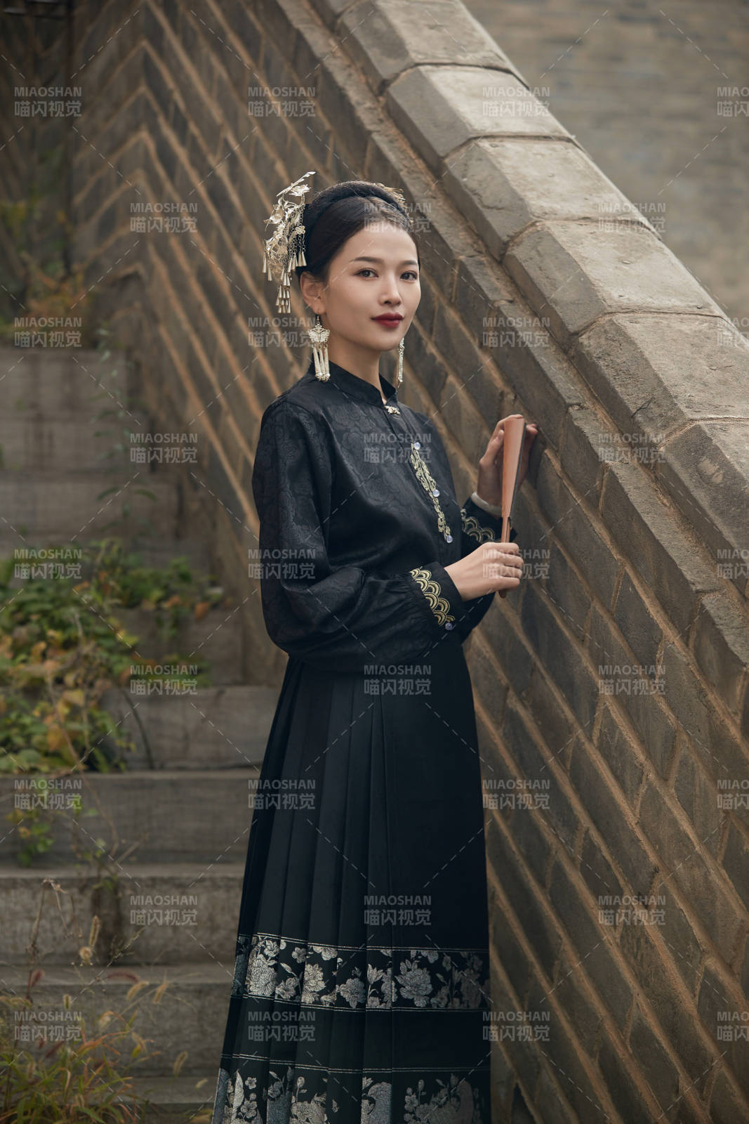 穿著中國漢族服飾馬面裙的東方女性