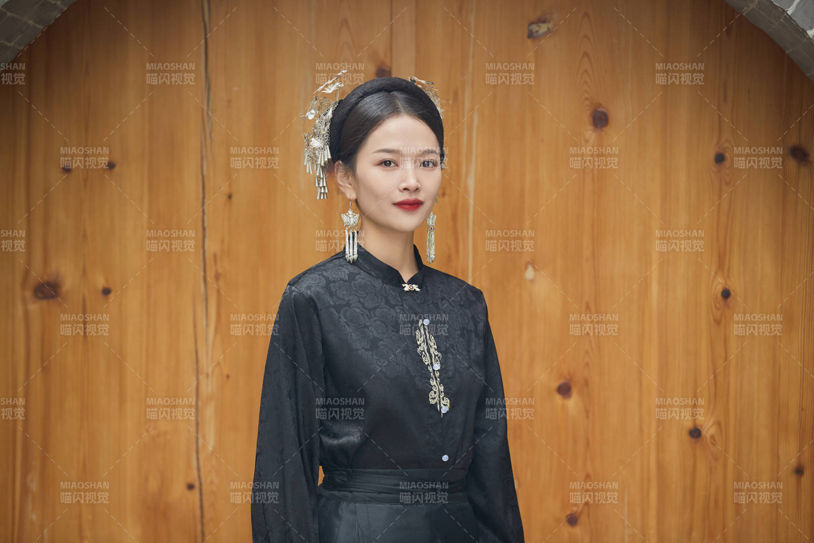 穿著中國漢族服飾馬面裙的東方女性