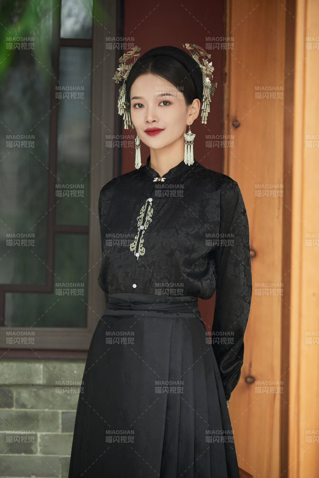 穿著中國漢族服飾馬面裙的東方女性