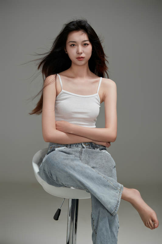 年轻活力亚洲年轻女性形象