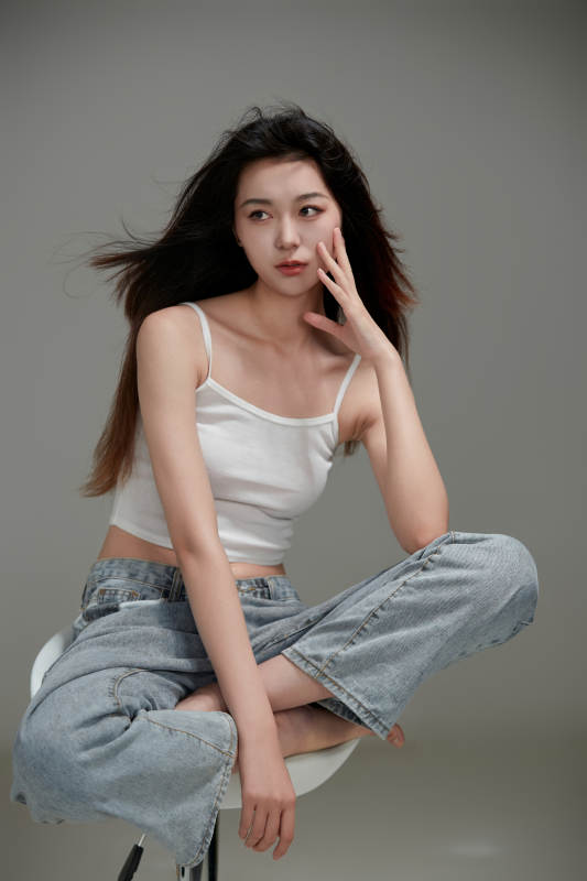 年轻活力亚洲年轻女性形象