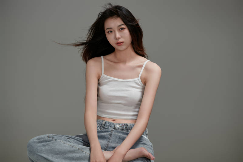 年轻活力亚洲年轻女性形象