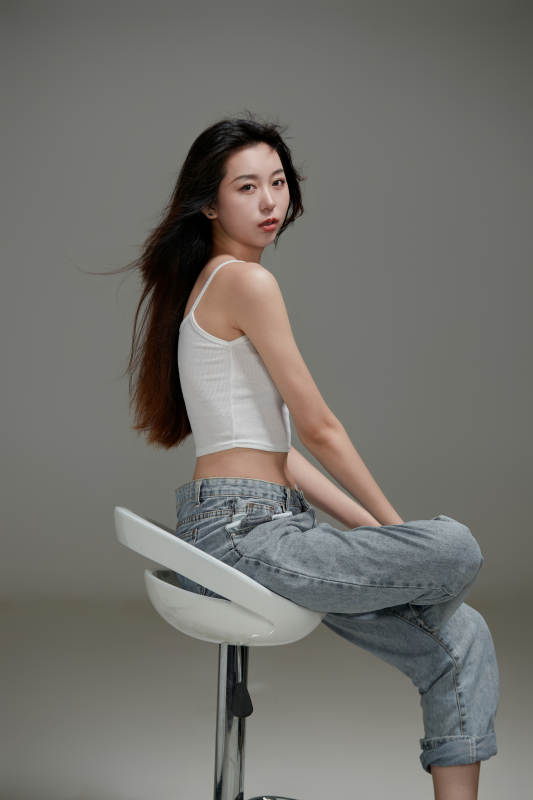 年轻活力亚洲年轻女性形象