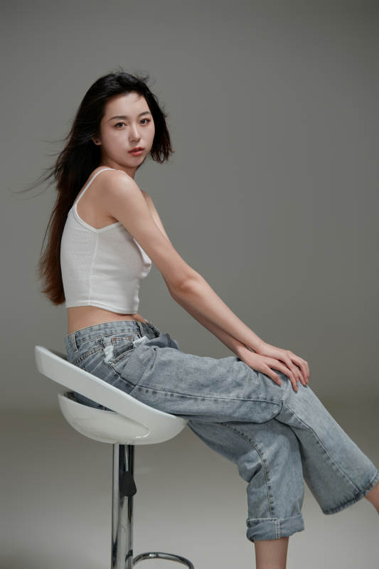 年轻活力亚洲年轻女性形象