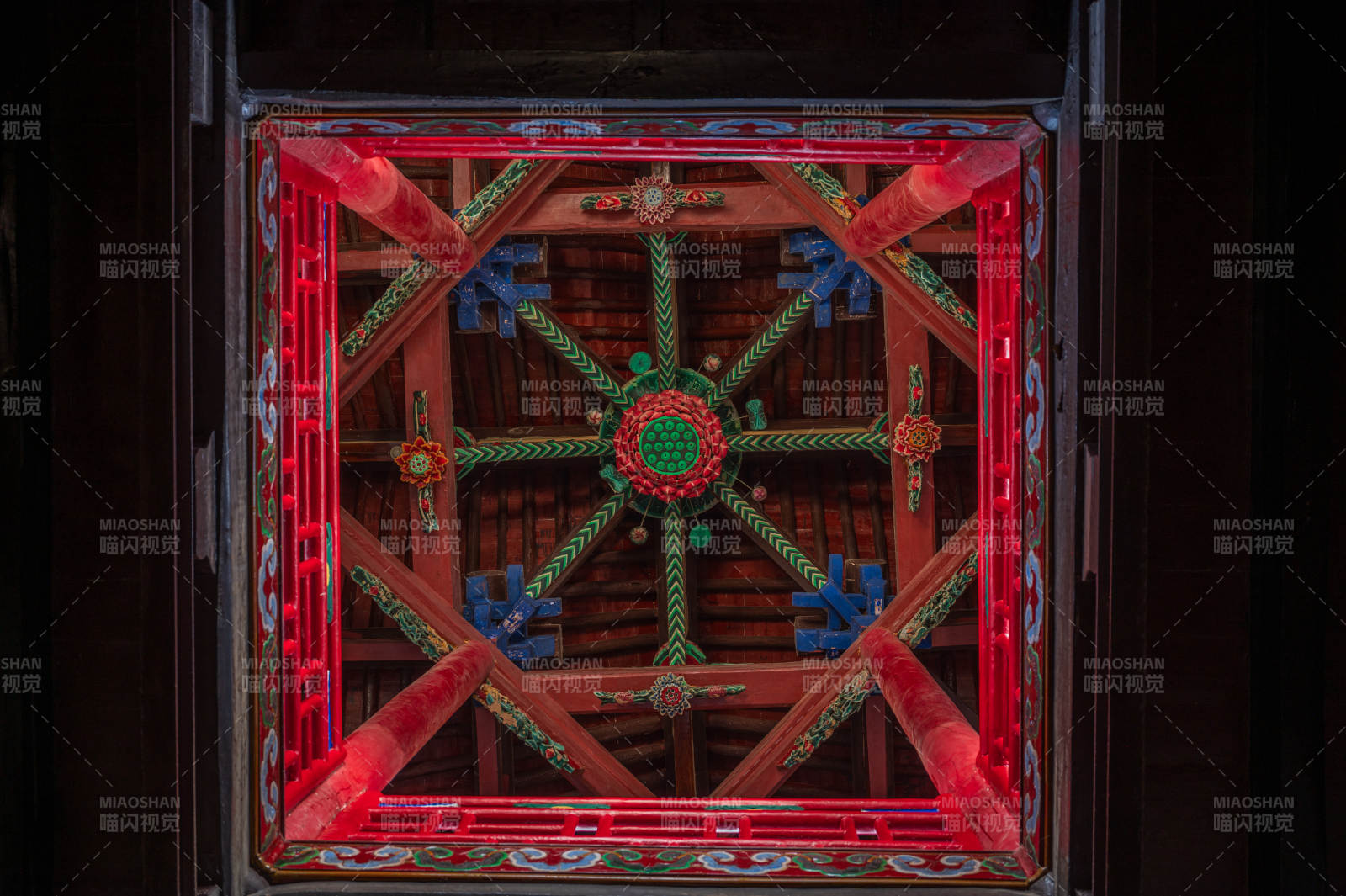 彩繪木構天花板