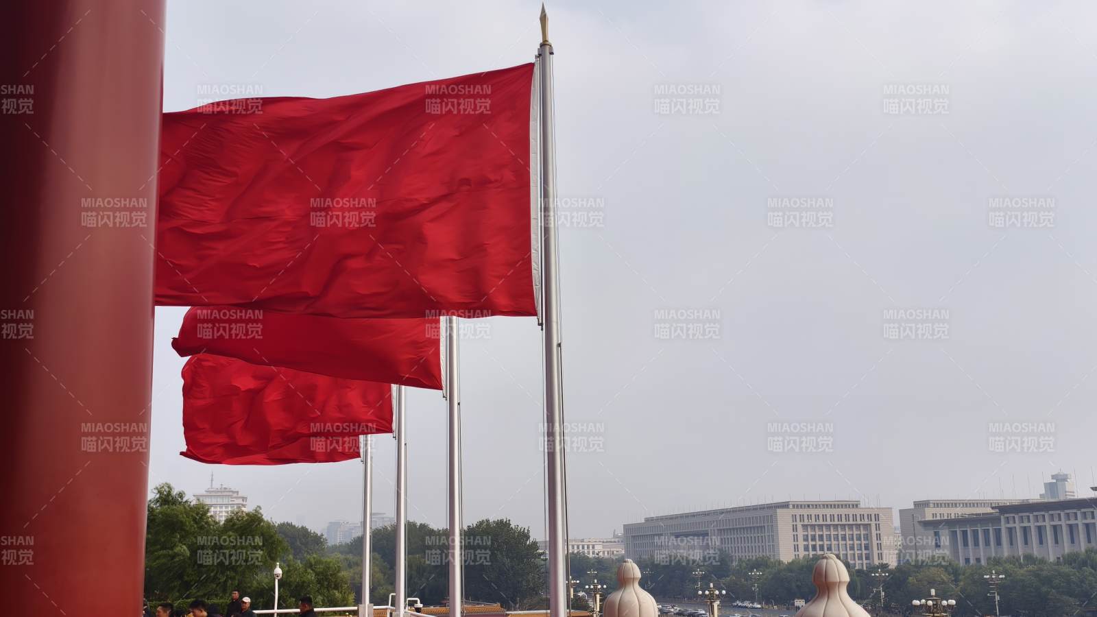 紅旗飄揚天安門