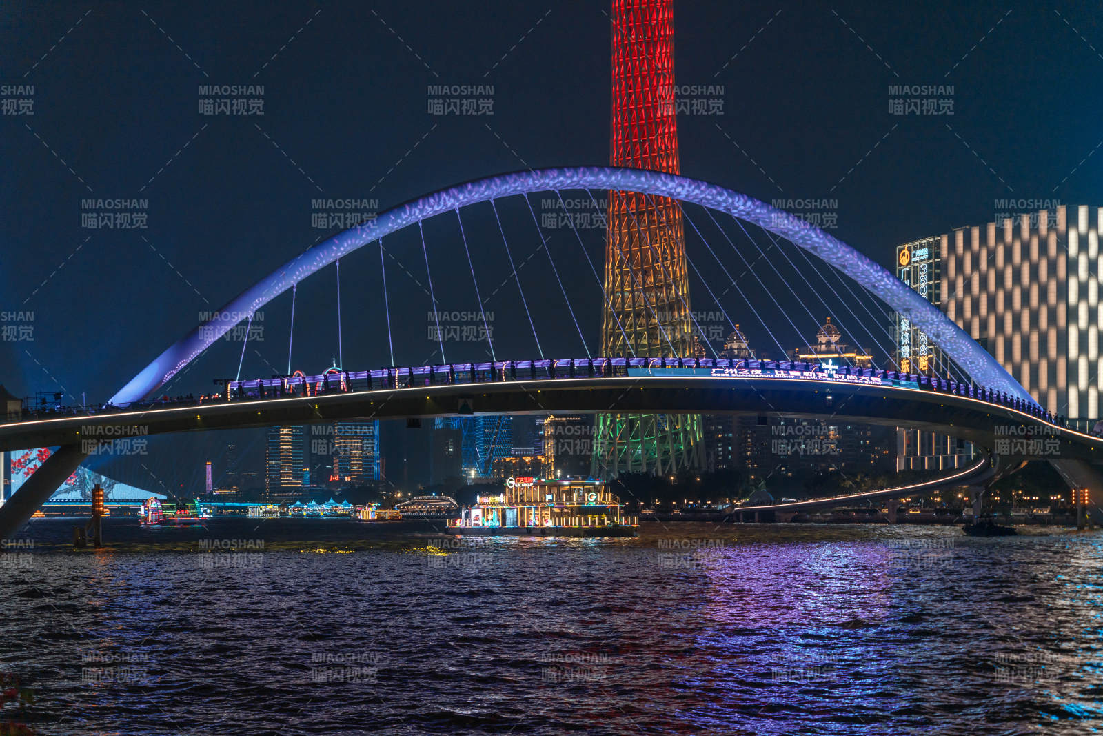 夜色中的廣州塔橋