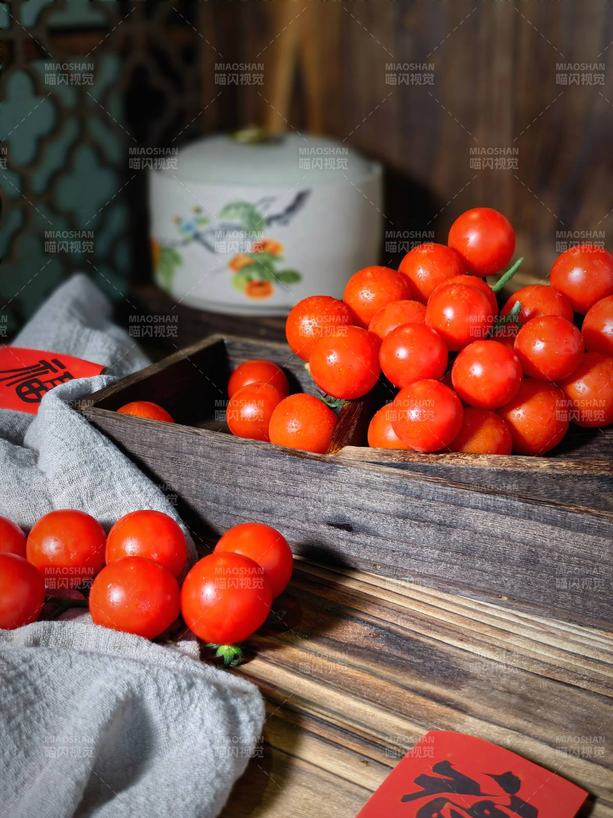 紅果盈盒 福滿人間