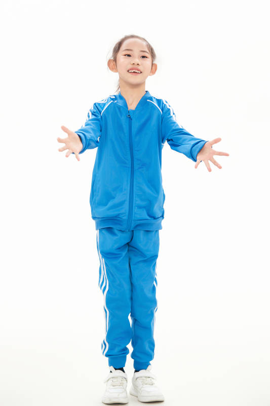 白色背景里的活泼可爱的中国小女孩,儿童,