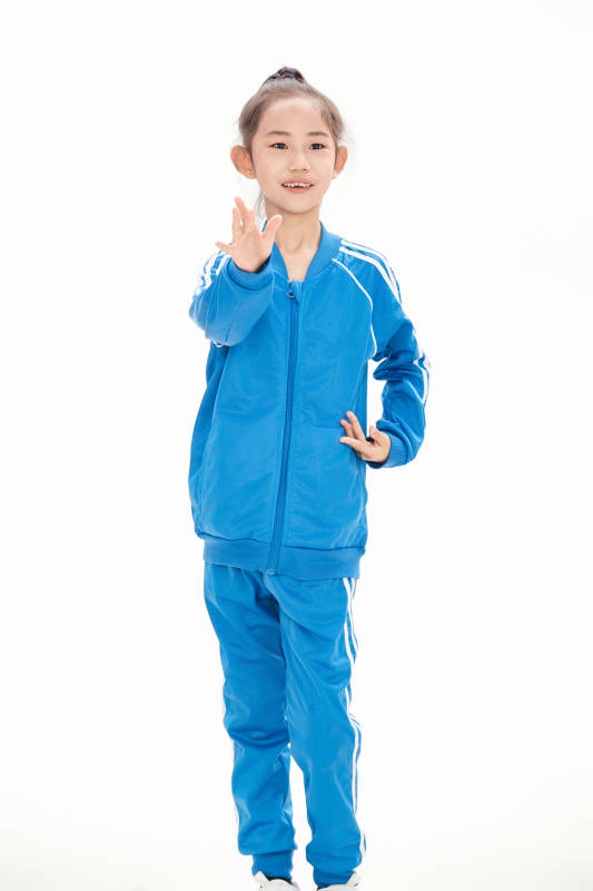 白色背景里的活泼可爱的中国小女孩,儿童,