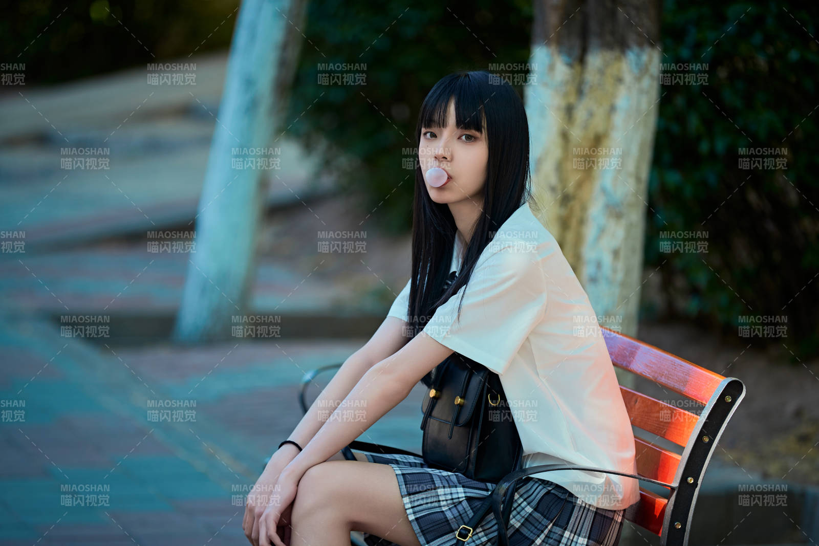 穿著日系JK制服的亞洲少女