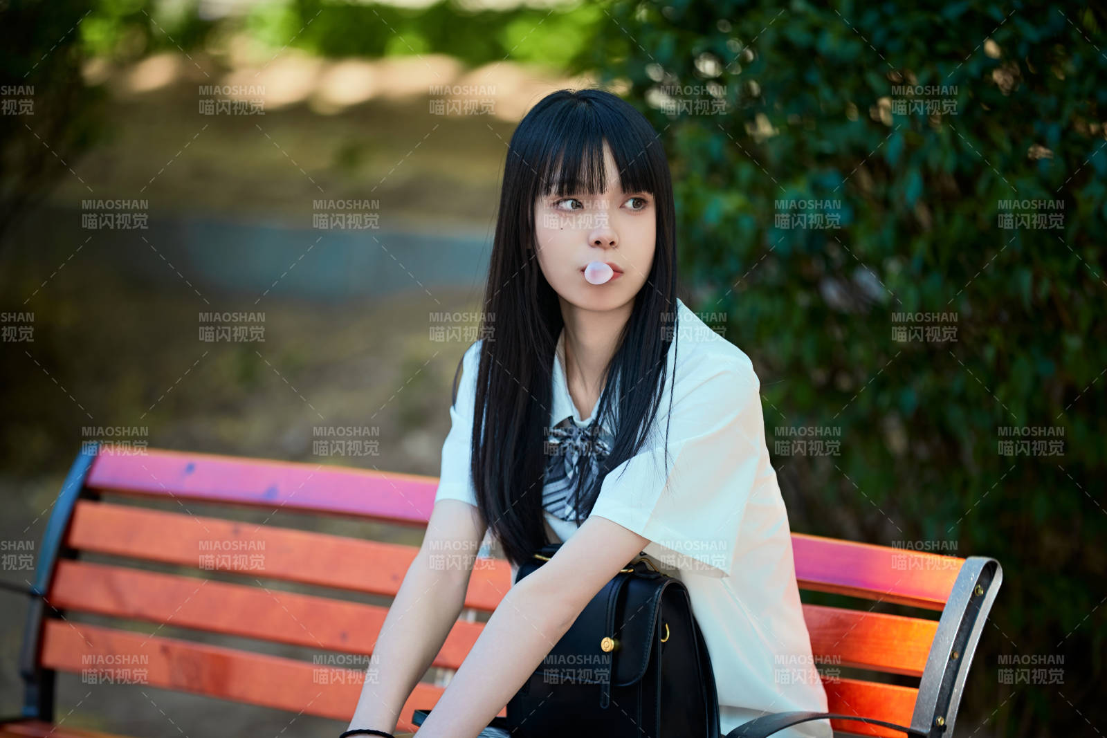 穿著日系JK制服的亞洲少女