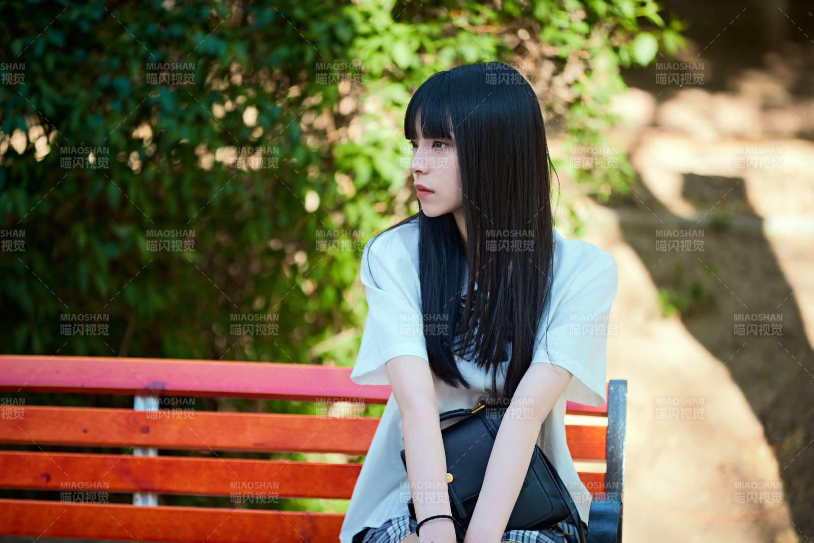 穿著日系JK制服的亞洲少女