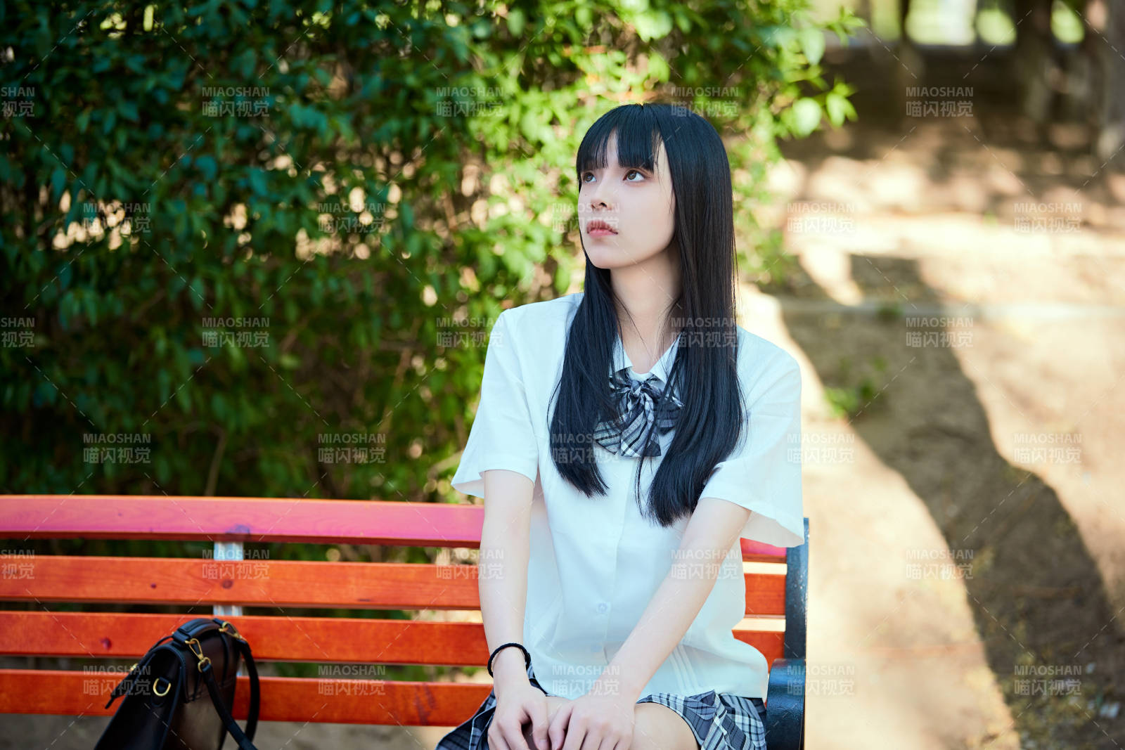 穿着日系JK制服的亚洲少女图片