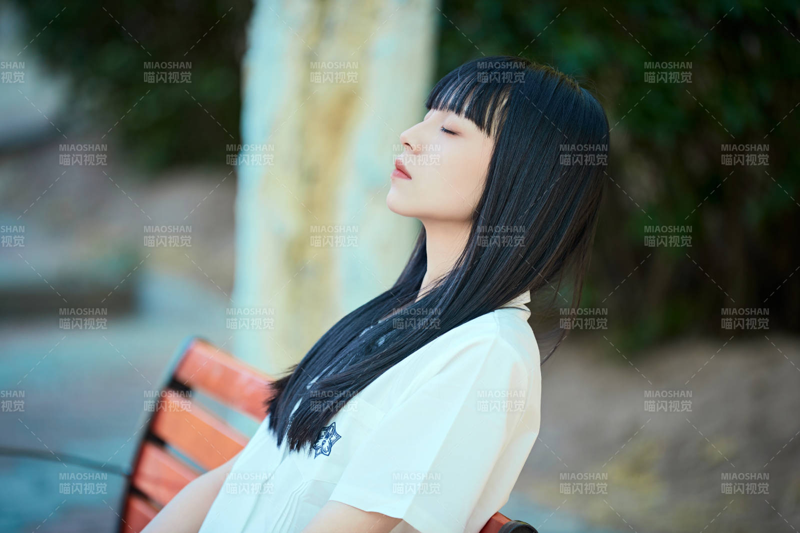 穿着日系JK制服的亚洲少女图片