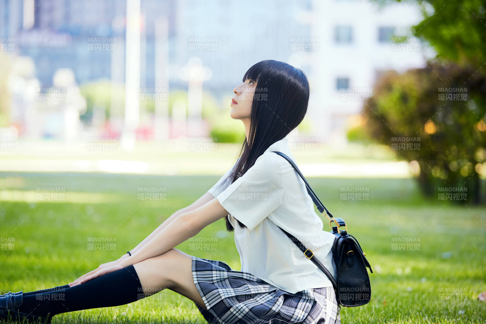 穿著日系JK制服的亞洲少女