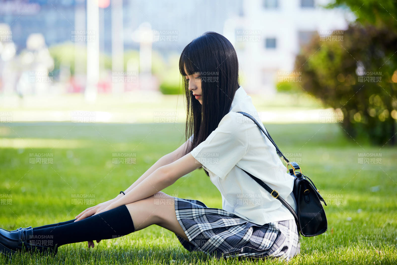 穿著日系JK制服的亞洲少女